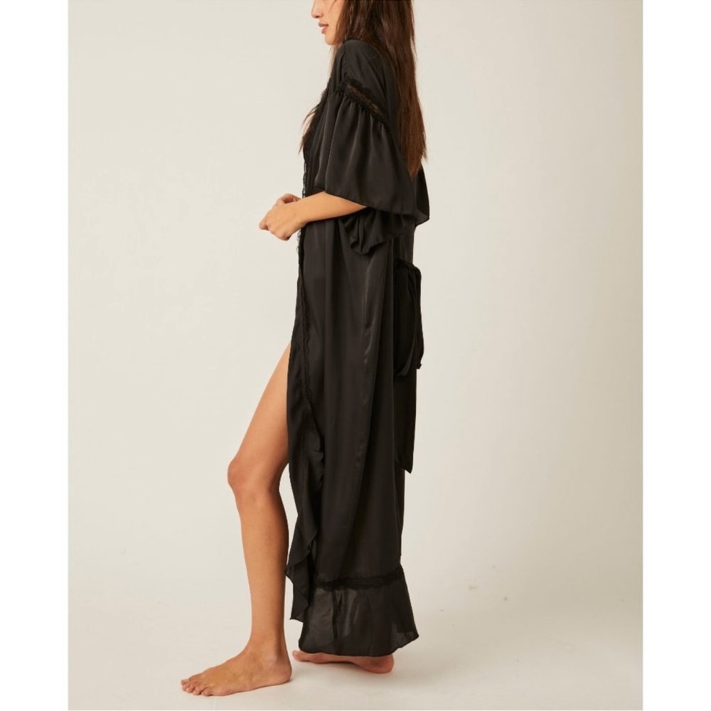 NWT free people Moonbeam sold robe/black/XS